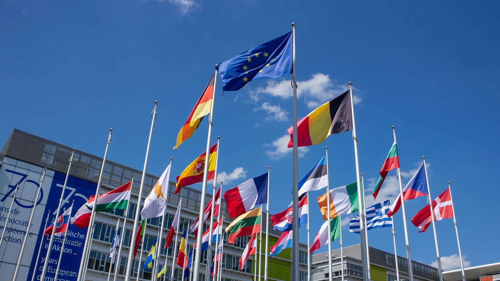 Flagi Unii Europejskiej i państw europejskich